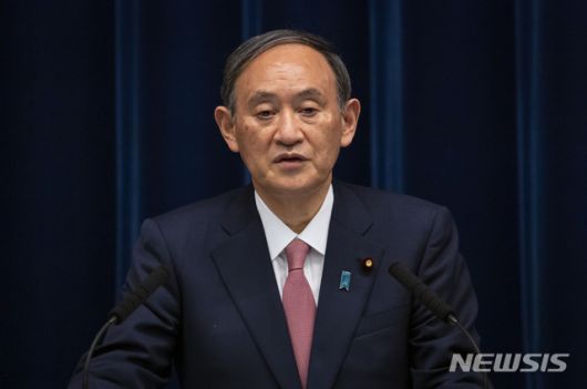 [도쿄=AP/뉴시스]스가 요시히데 일본 총리가 지난 5월 14일 도쿄 총리 관저에서 기자회견을 가지고 발언하고 있다. 2021.06.09.
