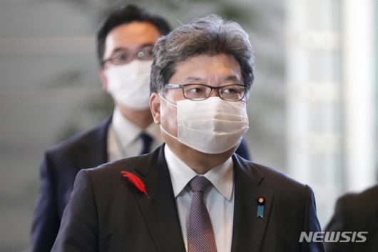 [도쿄=AP/뉴시스]지난해 10월 4일 일본 도쿄 총리 관저에 하기우다 고이치 경제산업상이 도착하고 있다. 2022.08.09.