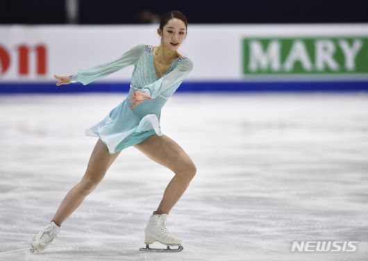 [탈린=AP/뉴시스] 김예림이 20일(현지시간) 에스토니아 탈린의 톤디라바 아이스 홀에서 열린 국제빙상경기연맹(ISU) 피겨스케이팅 4대륙 선수권대회 여자 싱글 쇼트 프로그램에  출전해 연기하고 있다. 김예림은 기술점수(TES) 36.34, 예술점수(PCS) 32.59 합계 68.93으로 3위를 기록했다. 2022.01.21.