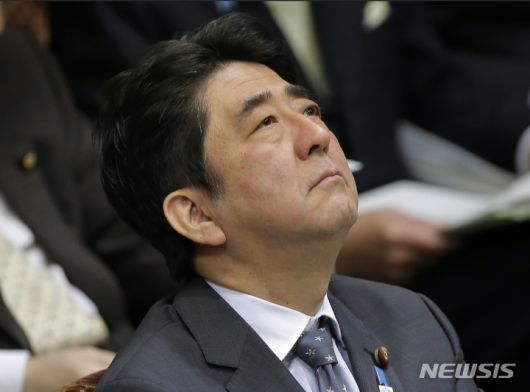 [도쿄=AP/뉴시스]아베 신조 전 일본 총리. 2023.02.15.