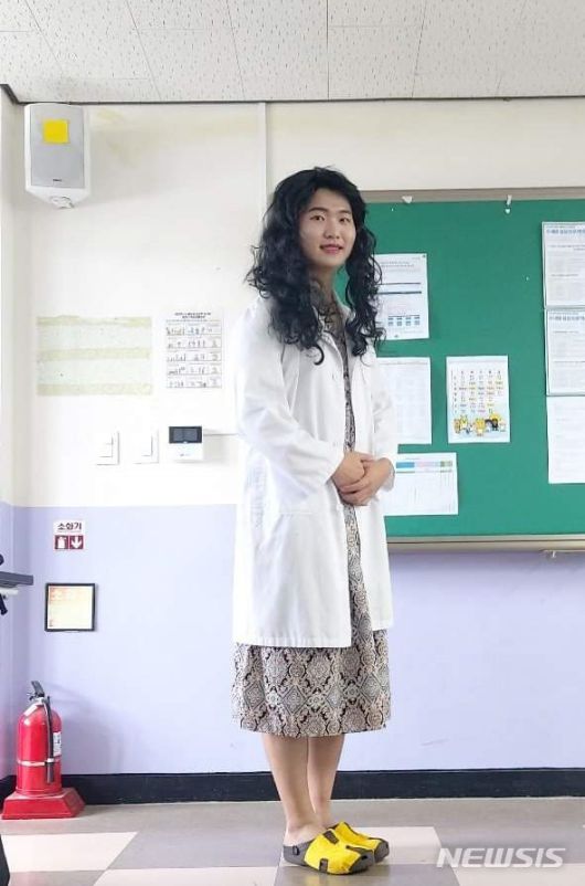 의정부고등학교 학생이 오은영 정신건강의학과 의사를 패러디하고 있다. 의정부고 학생자치회 제공