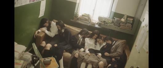 [서울=뉴시스] 뉴진스 '디토' 뮤직비디오. 2022.12.19. (사진 =하이브 레이블즈 유튜브 캡처) photo@newsis.com *재판매 및 DB 금지