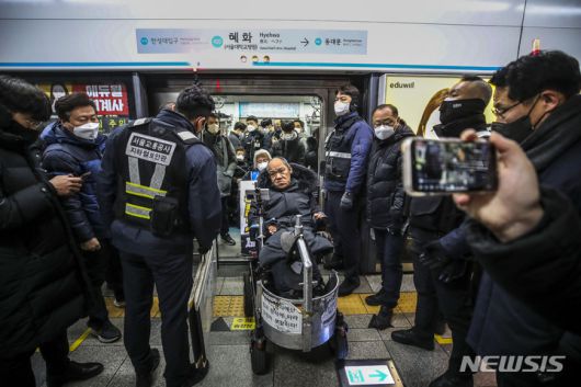 뉴시스