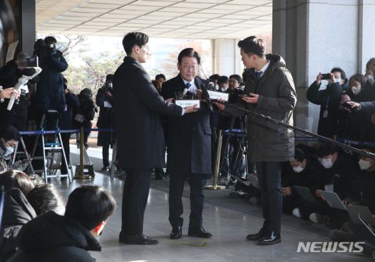 뉴시스