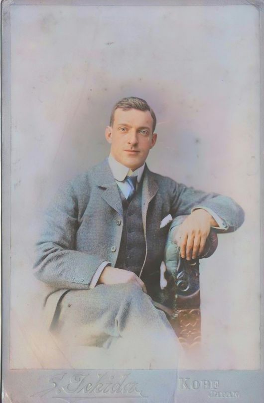 [서울=뉴시스] 국가보훈처는 27일 제104주년 3·1절을 맞아 김구, 안중근, 유관순, 윤봉길 등 독립운동가 15인의 흑백사진을 컬러 사진으로 복원, 이를 영상으로 제작해 28일부터 대한민국임시정부 수립기념일인 4월 11일까지 서울 광화문광장 대한민국역사박물관 대형 전광판을 통해 송출한다고 밝혔다. 사진은 베델. (사진=국가보훈처 제공) 2023.02.27. photo@newsis.com *재판매 및 DB 금지