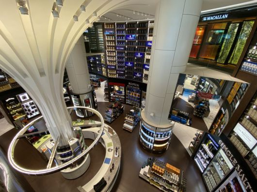 2020년에 오픈한 싱가포르 창이공항점 (제공 = 롯데면세점) *재판매 및 DB 금지