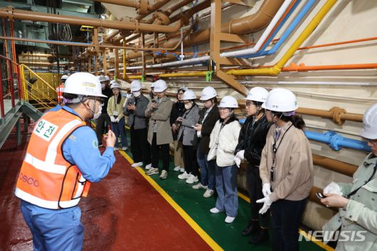 [서울=뉴시스]지난 23일 진행한 포스코 포항제철소 프레스 투어 모습 (사진 = 포스코 제공) 2023.3.27. photo@newsis.com