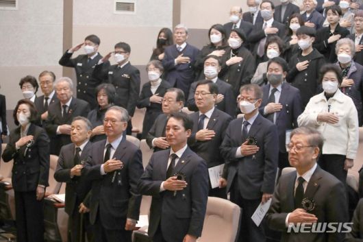 뉴시스