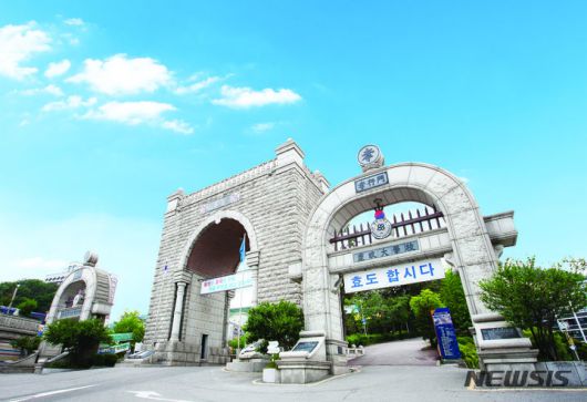 [의정부=뉴시스] 경민대학교 독립문. photo@newsis.com