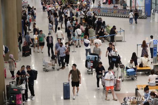 [인천공항=뉴시스] 황준선 기자 =인천국제공한 제1여객터미널 입국장. 2023.07.09. hwang@newsis.com