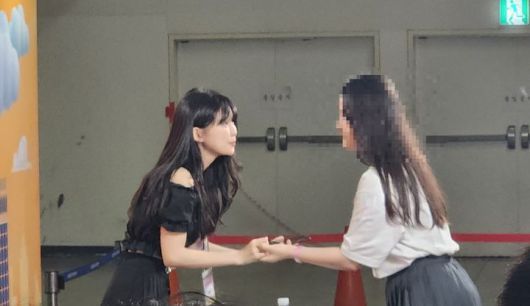 4일 인천 송도컨벤시아에서 열린 '크리에이터 미디어대전 in 인천'에서 유튜버 우정잉의 팬사인회가 열리고 있다. *재판매 및 DB 금지