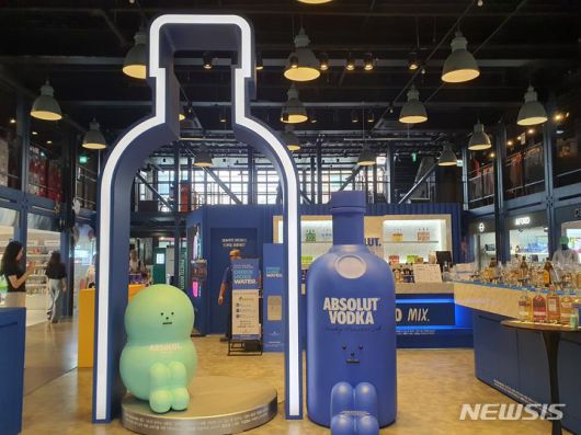 [서울=뉴시스]김혜경 기자 = 21일 오전 서울 광진구 커먼그라운드에 오픈한 '앱솔루트 그라운드' 내부 모습. 2023.08.21.