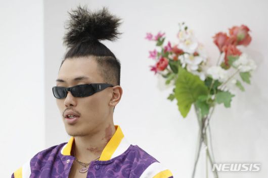 [서울=뉴시스] 최동준 기자 = 크리에이터 김모이 씨가 26일 서울 강서구 한 스튜디오에서 뉴시스와 인터뷰를 하고 있다. 2023.09.26. photocdj@newsis.com