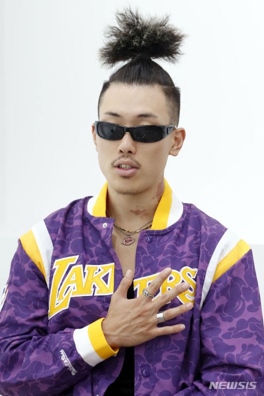 [서울=뉴시스] 최동준 기자 = 크리에이터 김모이 씨가 26일 서울 강서구 한 스튜디오에서 뉴시스와 인터뷰를 하고 있다. 2023.09.26. photocdj@newsis.com