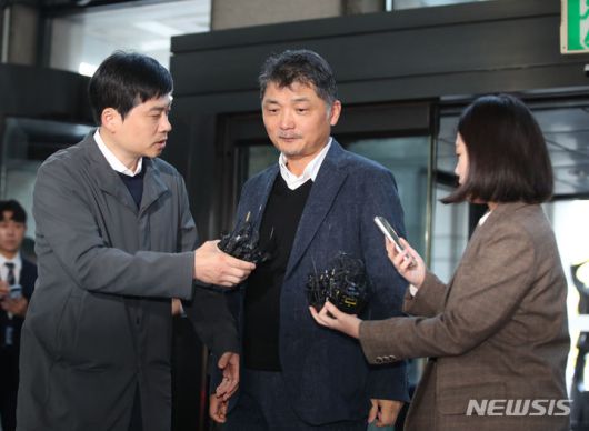 [서울=뉴시스] 고승민 기자 = 김범수 카카오 미래이니셔티브센터장이 SM엔터테인먼트 주가 시세 조종 의혹과 관련해 23일 서울 금융감독원으로 출석하고 있다.  2023.10.23. kkssmm99@newsis.com