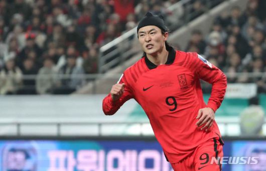 [서울=뉴시스] 김금보 기자 = 16일 서울월드컵경기장에서 열린 2026 피파 북중미 월드컵 아시아 지역 2차 예선 대한민국대 싱가포르 경기, 전반 한국 조규성이 선제골을 넣고 세리머니 하고 있다. 2023.11.16. kgb@newsis.com