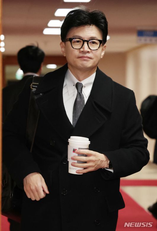 [서울=뉴시스] 김명원 기자 = 한동훈 법무부 장관이 5일 오전 서울 종로구 정부서울청사에서 열린 국무회의에 참석하고 있다. 2023.12.05. kmx1105@newsis.com