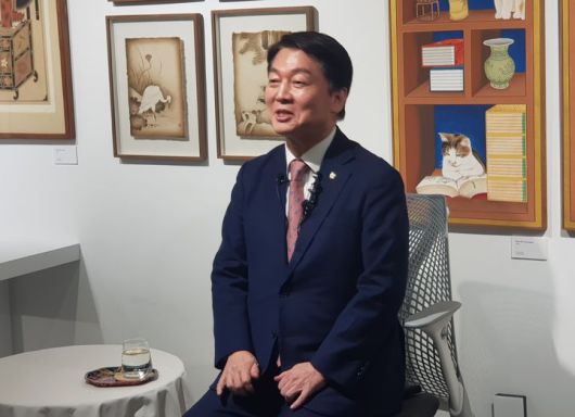 [대구=뉴시스] 정창오 기자=안철수 국민의힘 의원이 6일 오후 대구시 남구의 한 기업 사무실에서 열린 기자간담회에서 발언하고 있다. 2023.12.06 photo@newsis.com *재판매 및 DB 금지