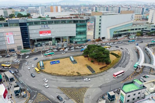 [수원=뉴시스] 수원역 광장 교차로  *재판매 및 DB 금지