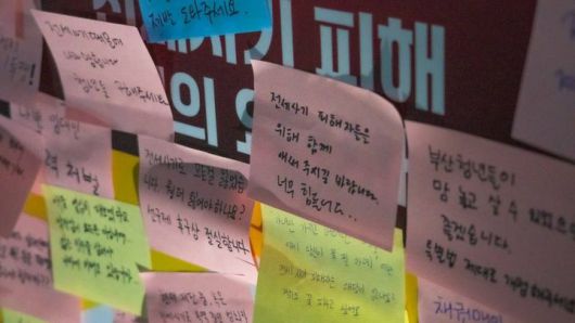 [부산=뉴시스] 부산 지역 전세사기 피해자들이 정부와 지자체에 요구하는 점들을 적은 포스트잇을 보드판에 붙여놨다. (사진=부산전세사기 피해자대책위 제공) *재판매 및 DB 금지
