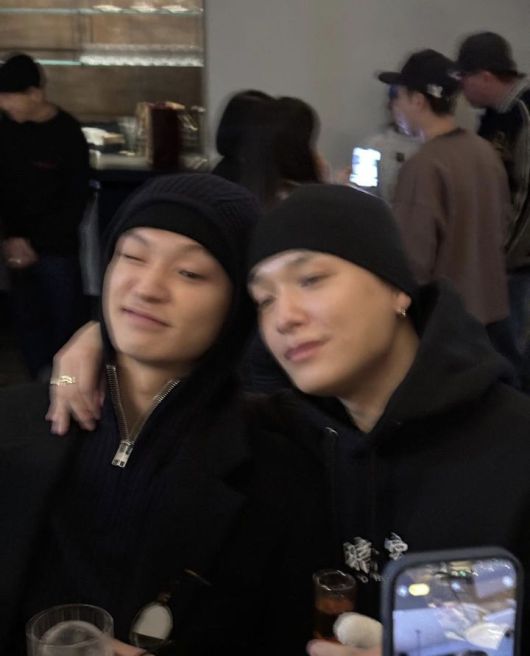 [서울=뉴시스] 채종석(왼쪽), 사이먼 도미닉. (사진=사이먼 도미닉 인스타그램 캡처) 2023.12.18. photo@newsis.com *재판매 및 DB 금지