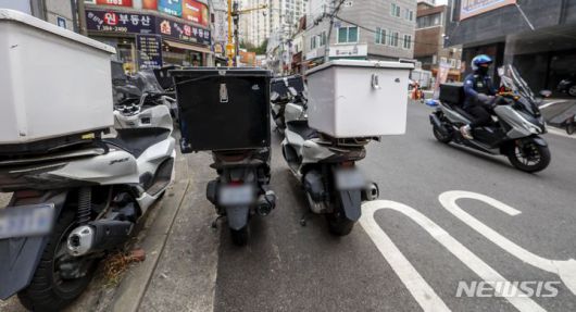 [서울=뉴시스] 정병혁 기자 = 배달 오토바이. 2024.04.03. jhope@newsis.com
