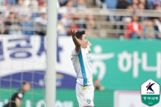 [서울=뉴시스] 프로축구 K리그1 포항스틸러스의 김인성. (사진=한국프로축구연맹 제공) *재판매 및 DB 금지