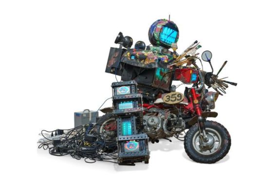 백남준(1932-2006), ‘루트 66(Route 66)’, mixed media sculpture, 130 x 150 x 120 cm. Executed in 1993. 추정가: HK$1,500,000 ? 2,500,000 (한화 약 2.6억 ? 4.3억 원) *재판매 및 DB 금지