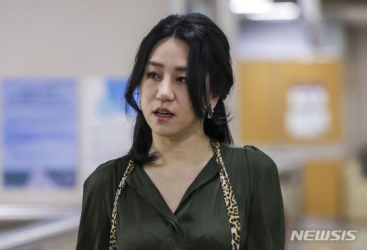 [서울=뉴시스] 정병혁 기자 = '고발사주' 의혹으로 기소된 손준성 대구고검 차장검사의 재판에 사건 '제보자' 조성은 씨가 12일 서울 서초구 서울고등법원에서 열린 재판에 증인으로 출석하고 있다. 2024.06.12. jhope@newsis.com