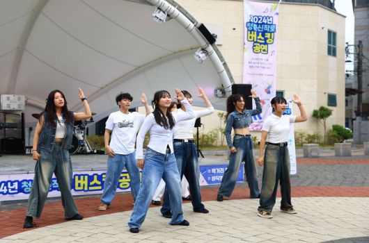 [광주=뉴시스] 화순군은 15일 인구청년 정책의 하나로 청춘신작로 버스킹 지원사업을 추진한다고 밝혔다. (사진=화순군 제공). 2024.07.15. photo@newsis.com *재판매 및 DB 금지
