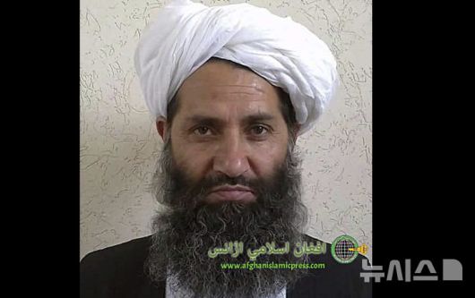 [AP/뉴시스] 사진은 하이바툴라 아쿤드자다 탈레반 최고지도자. 2025.07.09.