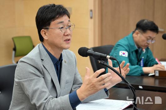 [안산=뉴시스] 이민근 안산시장이 2024년 8월 2035 안산비전 종합발전계획 수립용역 착수보고회에서 인사말을 하고 있다.(사진=뉴시스 DB.)photo@newsis.com