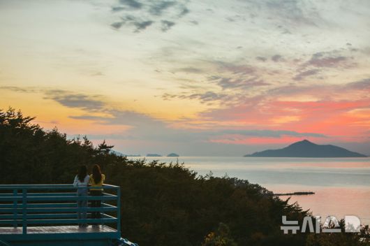[통영=뉴시스]경남 통영 달아공원 해넘이.(사진=경남도 제공)