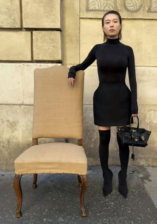 [서울=뉴시스]2024 파리 올림픽을 통해 주목받은 김예지 선수가 발렌시아가 2025 S/S 컬렉션 화보를 통해 모습을 보였다.(사진= 인스타그램 juergenteller_) *재판매 및 DB 금지