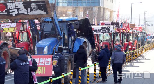 뉴시스