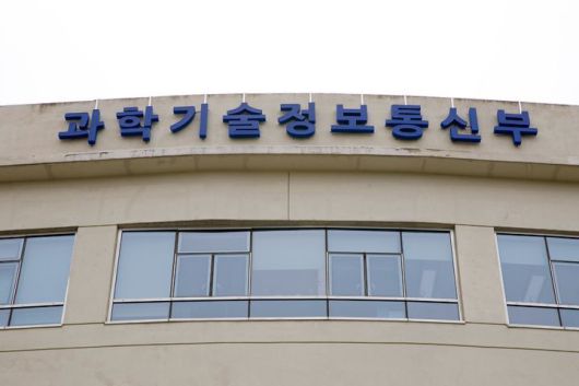 뉴시스