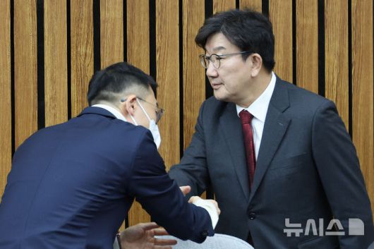 뉴시스