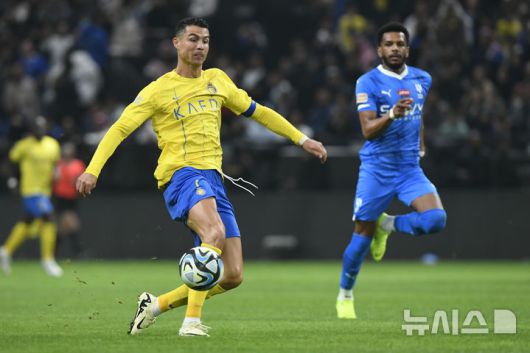 [리야드=AP/뉴시스]알나스르에서 뛰는 호날두. 2024.02.08.