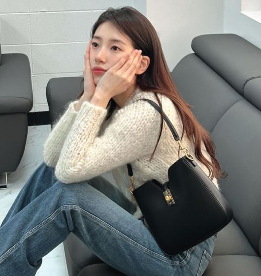 [서울=뉴시스] 가수 겸 배우 수지(30)가 변함없는 미모를 자랑했다. (사진=인스타그램) *재판매 및 DB 금지