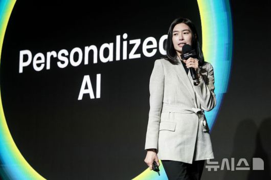 [서울=뉴시스] 정병혁 기자 = 정신아 카카오 대표가 4일 서울 중구 플라자호텔에서 열린 카카오 기자간담회에서 발표를 하고 있다. 2025.02.04. jhope@newsis.com