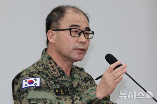 [서울=뉴시스] 권창회 기자 = 곽종근 전 특전사령관이 지난해 2월 서울 여의도 국회에서 열린 윤석열 정부의 비상계엄 선포를 통한 내란 혐의 진상규명 국정조사특별위원회 전체회의에서 의원질의에 답하고 있다. 2025.02.04. kch0523@newsis.com