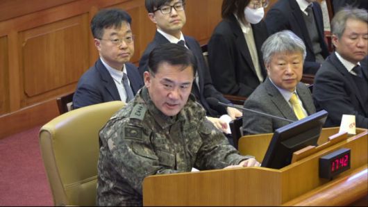 [서울=뉴시스]고위공직자범죄수사처(공수처)가 12·3 비상계엄 사태와 관련해 국군방첩사령부(방첩사)가 블랙리스트를 작성한 것으로 의심되는 문서를 확보한 것으로 알려졌다. 여인형 전 국군방첩사령관이 지난 2월 4일 서울 종로구 헌법재판소에서 열린 윤석열 대통령 탄핵심판 5차 변론기일에 증인으로 출석해 발언하고 있다. (사진=헌법재판소 제공) 2025.02.04. photo@newsis.com *재판매 및 DB 금지