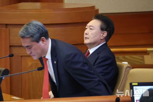 뉴시스