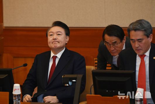 뉴시스