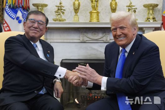 뉴시스