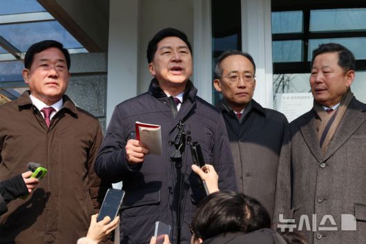 뉴시스