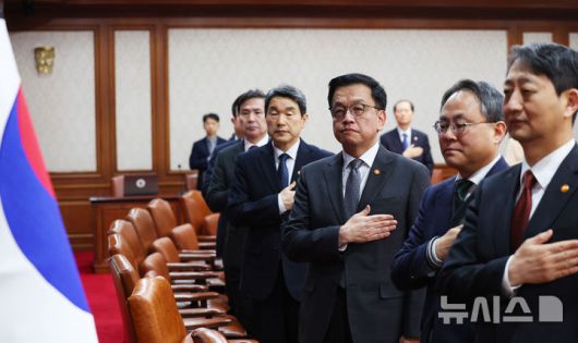 뉴시스