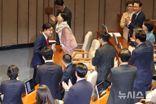 뉴시스