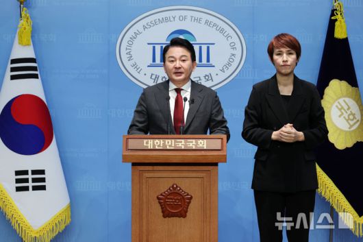 뉴시스
