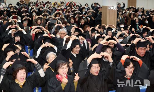 뉴시스